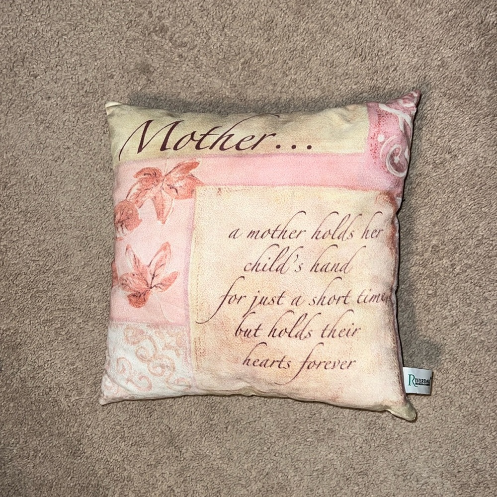 Beautiful love for Mom. Pillow